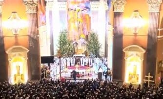 VIDEO VIRAL: 8 mil hombres le cantan a la Virgen María a una sola voz