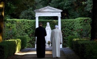 Haciéndome viejo con la tarea que me dejó Benedicto XVI