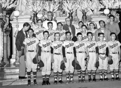 "Pequeños gigantes": la historia del sacerdote que hizo campeones del mundo a los niños del coro