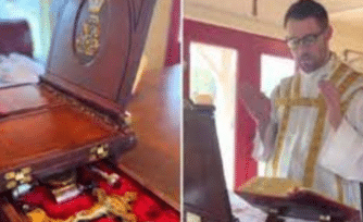 Sacerdote sorprende con un altar móvil para celebrar Misa en todo momento