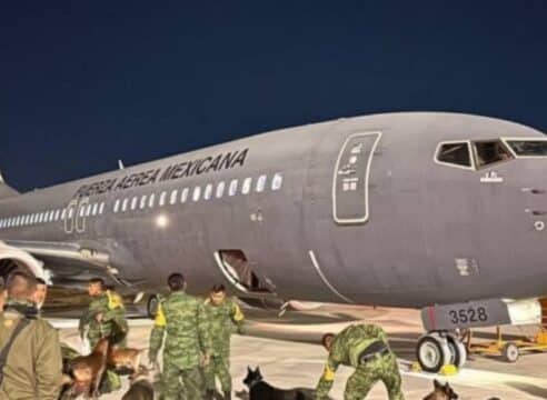 Héroes mexicanos vuelan a Turquía para el rescate de personas