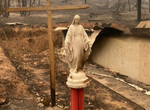 ¡Sorprendente! Las llamas no se atrevieron a tocar esta imagen de la Virgen María