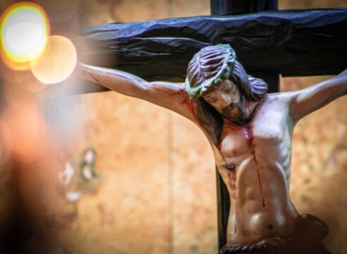 De la tristeza de la muerte a la alegría de la resurrección de Jesús