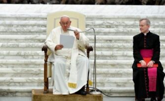 El Papa Francisco supera la fiebre y reanuda sus actividades 