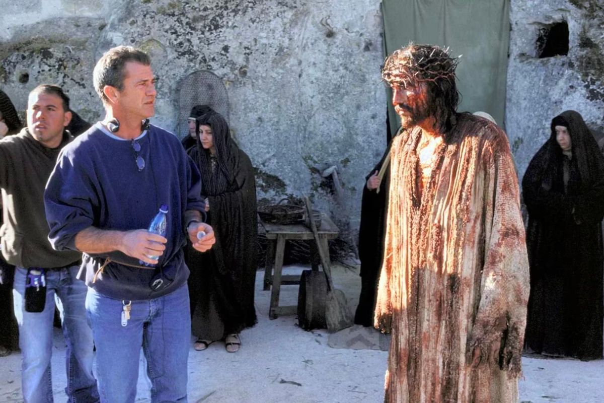 Jim Caviezel y Mel Gibson durante el rodaje de La Pasión de Cristo.