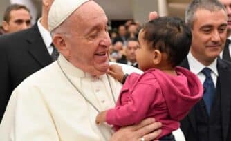 Fotos: Los encuentros espontáneos del Papa Francisco con niños