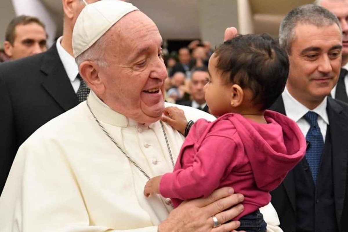 Fotos: Los encuentros espontáneos del Papa Francisco con niños