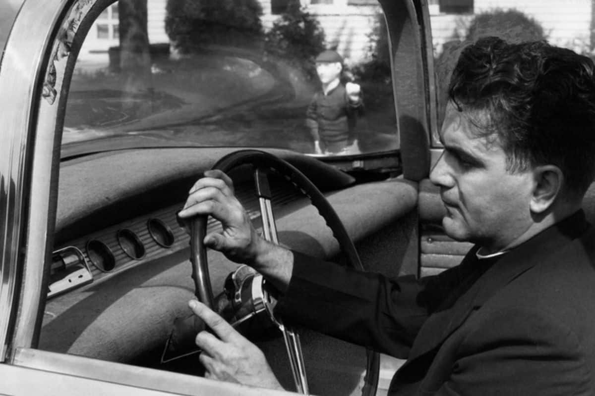 El sacerdote inventor que diseñó el auto más feo -y más seguro- del mundo