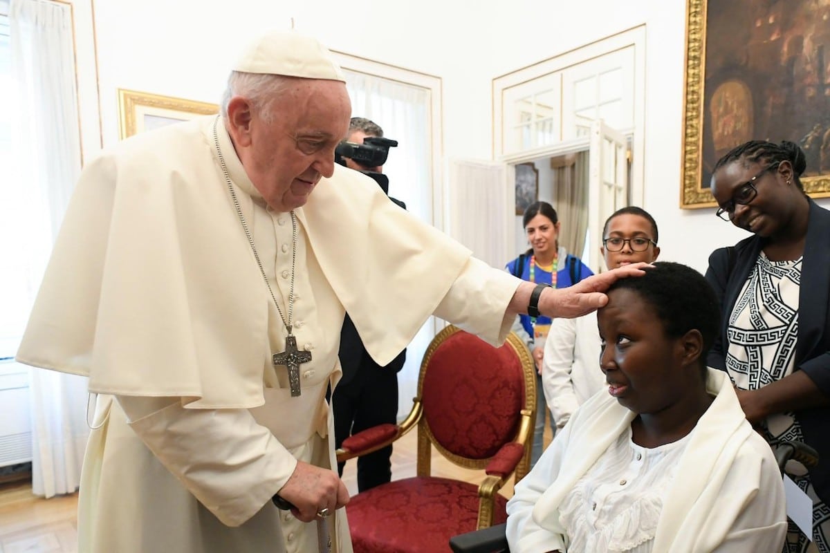 Contra el pronóstico médico, Edna sigue viva y cumplió su sueño: ver al Papa