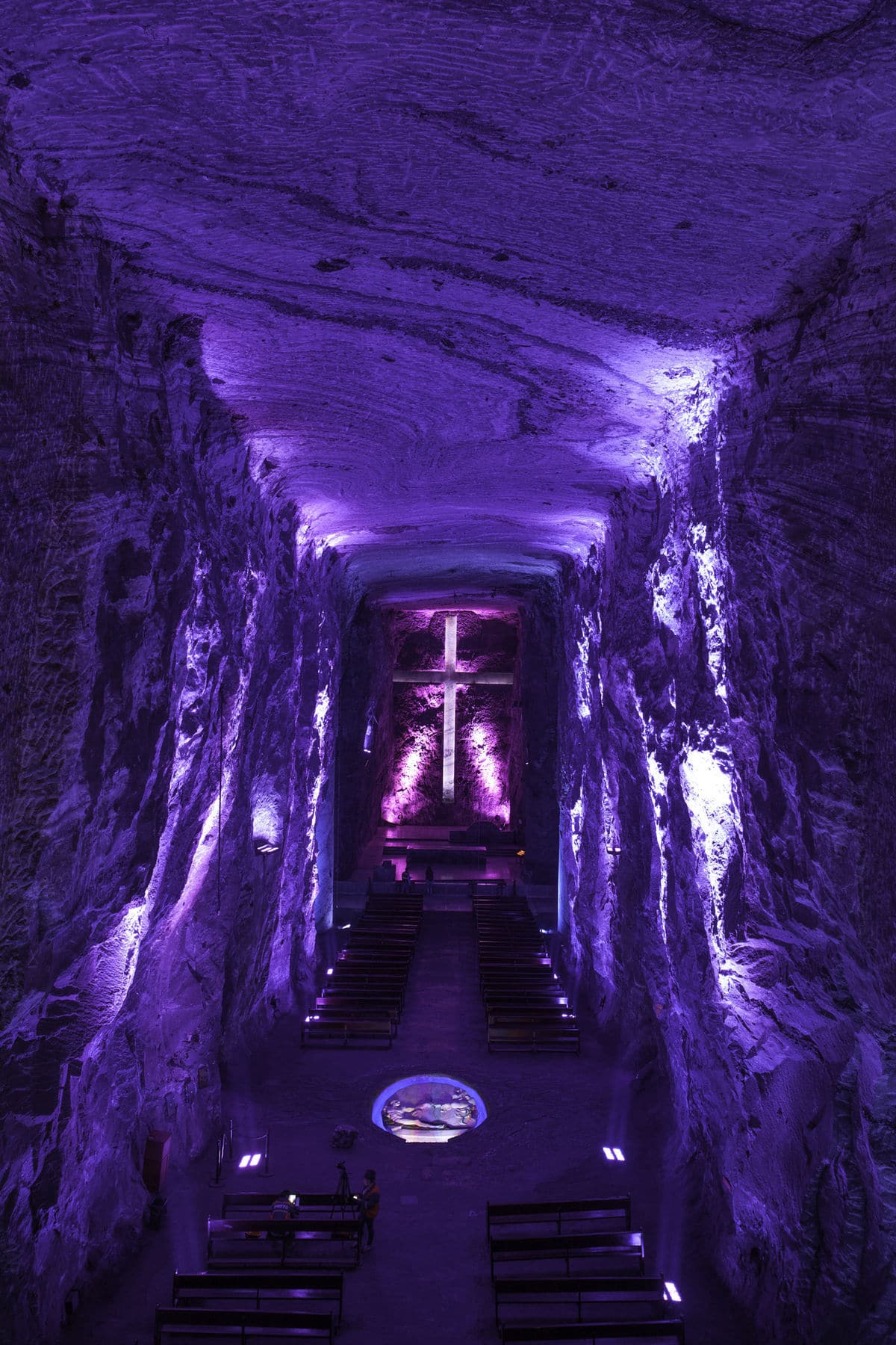 La Catedral de la Sal es un recinto construido en el interior de las minas de sal de Zipaquirá, un sitio de turismo religioso.