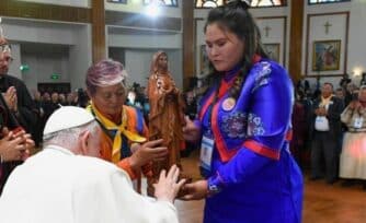 Esta imagen de la Virgen fue hallada en la basura, hoy es un símbolo de la fe en Mongolia