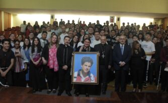 Madre del beato Carlo Acutis participa en encuentro con jóvenes mexicanos en la CDMX