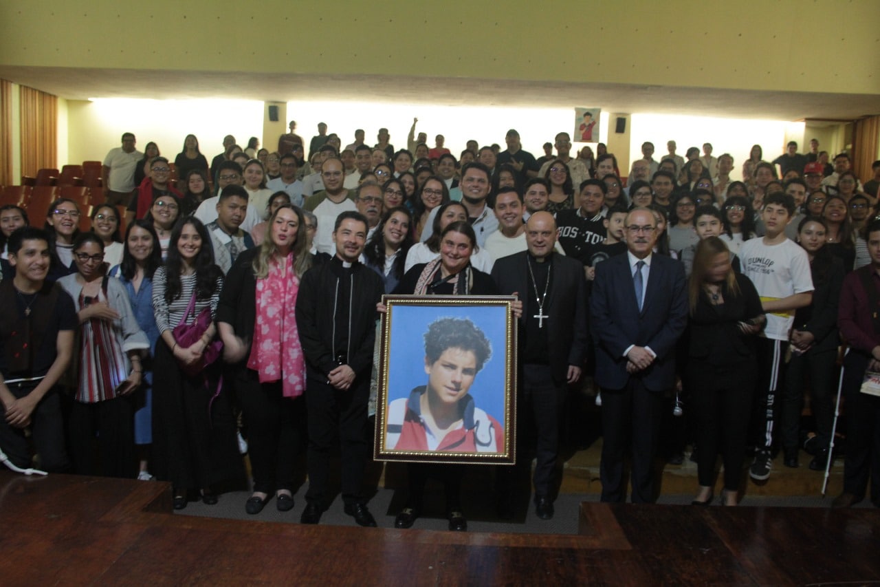 Madre del beato Carlo Acutis participa en encuentro con jóvenes mexicanos en la CDMX