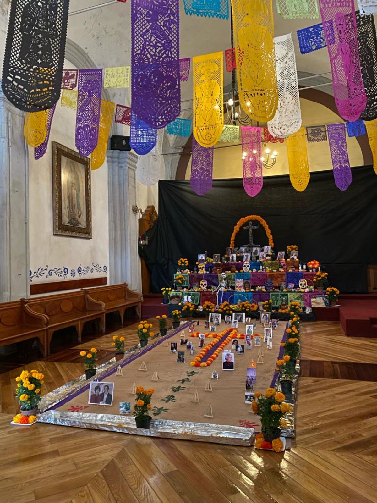 Pon la foto de tu ser querido en la ofrenda de Día  de muertos de la Catedral de México. ¡Participa!