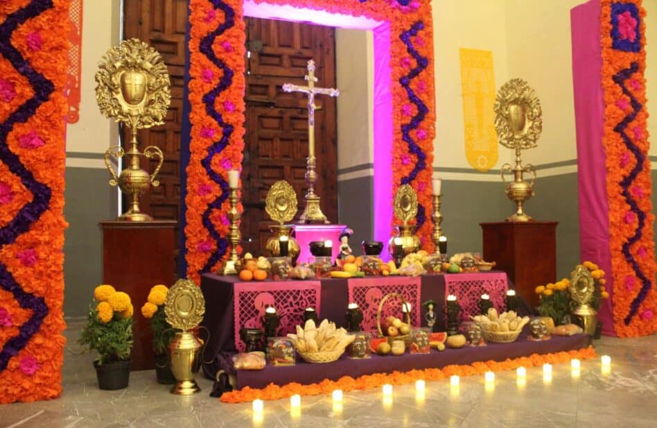 ¿Qué elementos debe llevar la ofrenda de Día de Muertos y cuál es su significado?