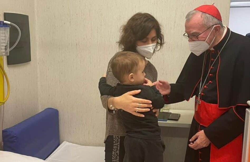 Un niño confunde al cardenal Pietro Parolin con el Padre Pío