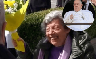 ¿Quién es la maestra que le llevó flores amarillas al Papa Francisco en el hospital?