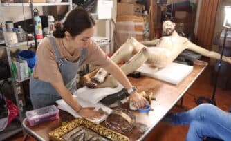 ¿Cuál es el proceso para restaurar una pieza de Arte Sacro?