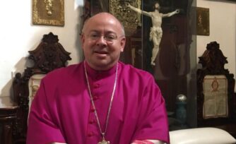 El Card. Carlos Aguiar designa al P. Julián López vicerrector de la Universidad Pontificia de México