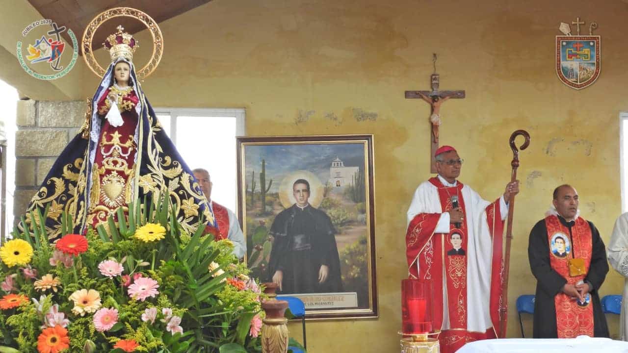 Mons. Fidencio López Plaza, obispo de la Diócesis de Querétaro, en la erección del Santuario de Santo Toribio Romo. Foto: Diócesis de Querétaro