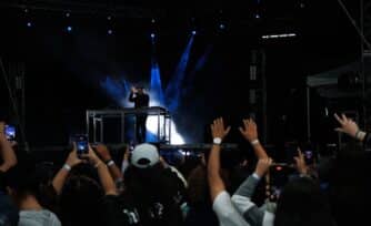 ¿Cómo un sacerdote DJ puede atraer a jóvenes a la Iglesia?