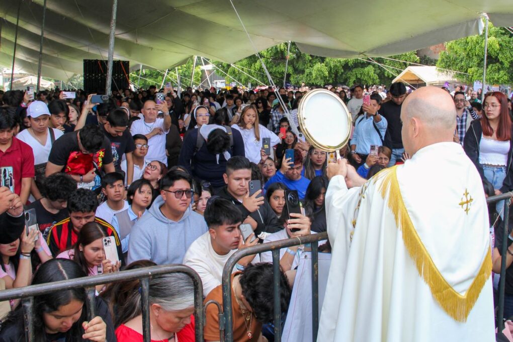 santísimo monseñor acero