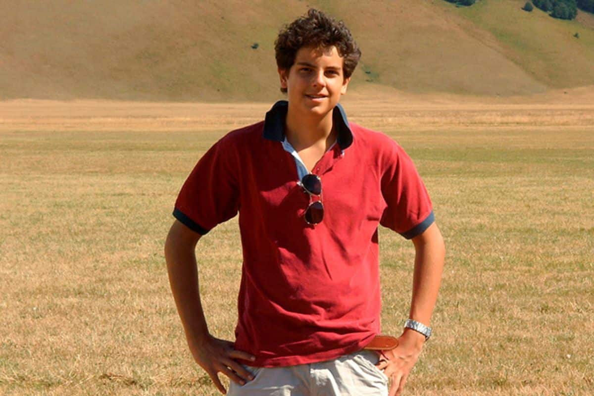 Carlo Acutis nos dejó un legado de frases y pensamientos que hoy siguen iluminando el corazón de quienes lo conocieron y de quienes lo hemos descubierto después. Aquí te compartimos algunas que pueden inspirarte y acompañarte en tu vida diaria.