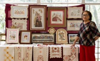 “La vejez es aceptar con amor”: la sabiduría de María Luisa en cada bordado