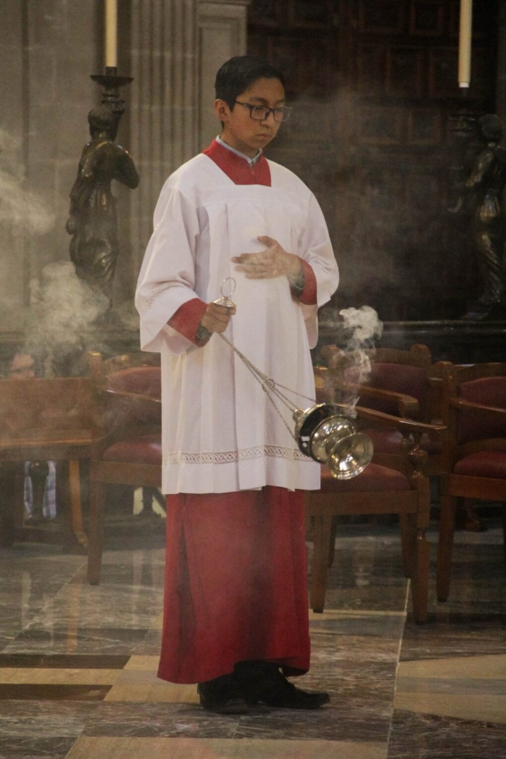 Monaguillo en la Iglesia