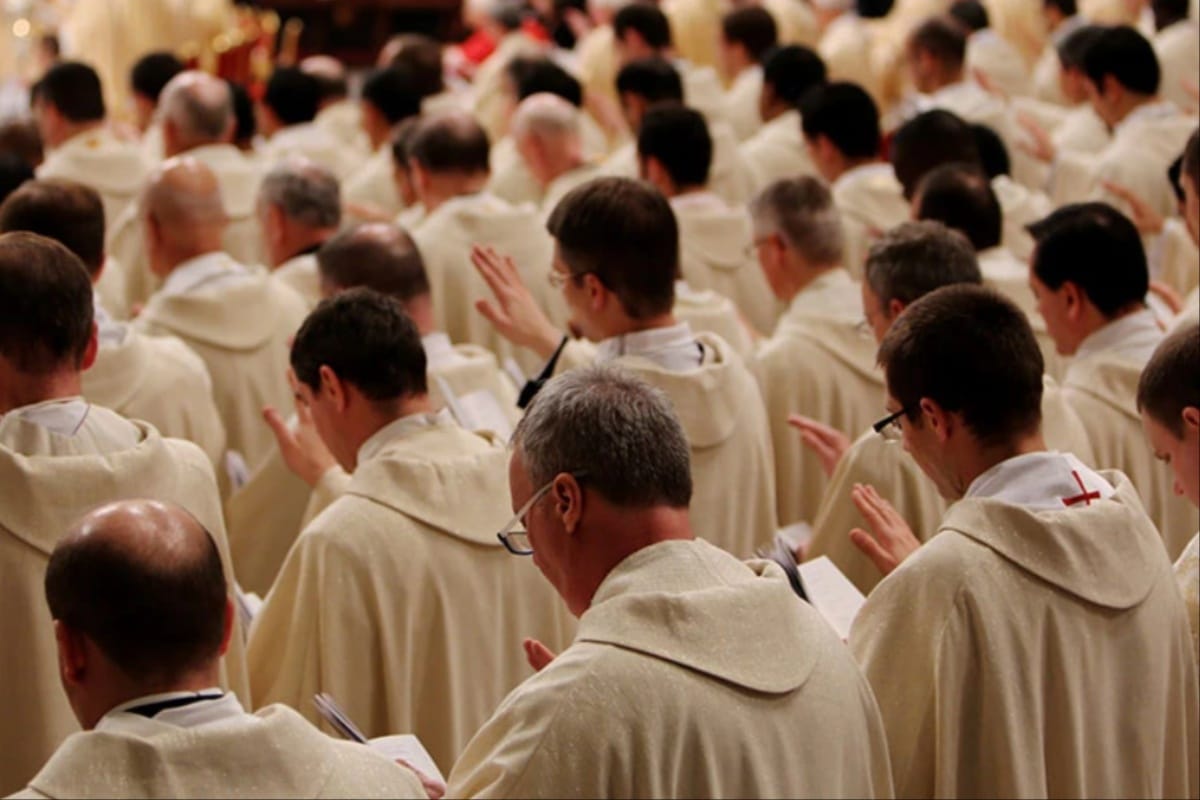 “También nos cansamos y nos sentimos solos”: los retos de ser sacerdote