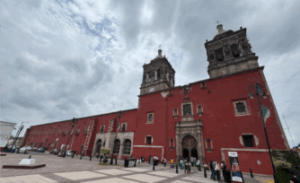 Once retablos dorados y una joya del barroco: así es el Templo de San Agustín en Salamanca