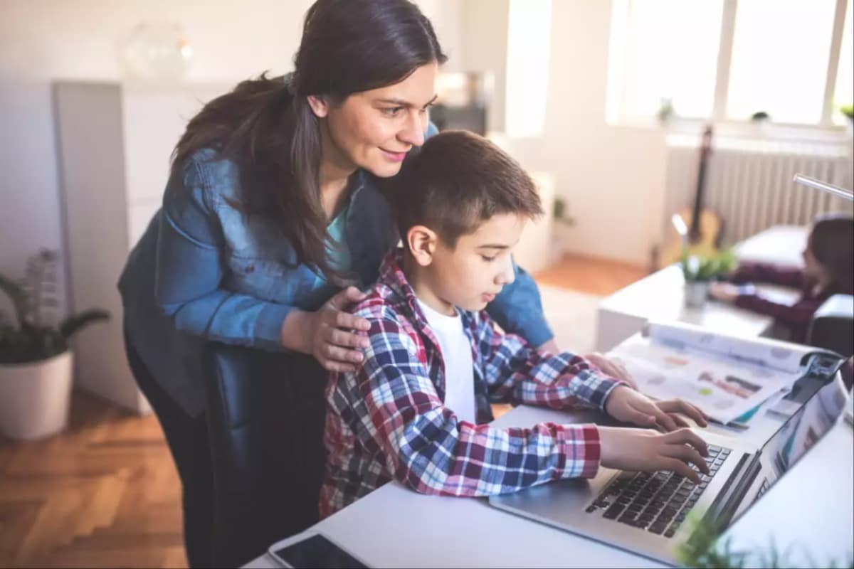 Acompañemos a nuestros hijos para que el mundo digital no vacíe el corazón