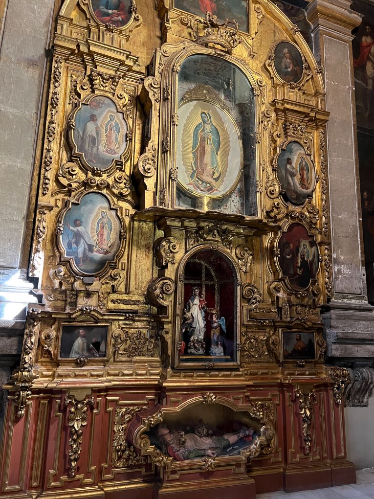 Capilla de reliquias retablo Virgen de Guadalupe