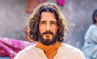 El secreto de Jonathan Roumie para representar a Jesús en The Chosen: "Cristo tomó el control"