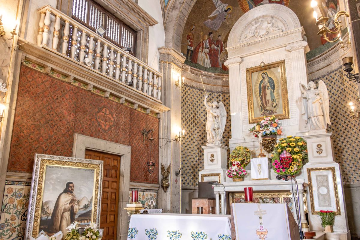 interior Capilla Virgen y arcángeles