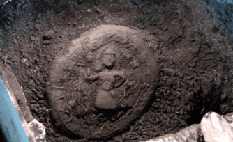 Así luce la figura de Cristo grabada en el pan de comunión de 1,300 años descubierto en Turquía