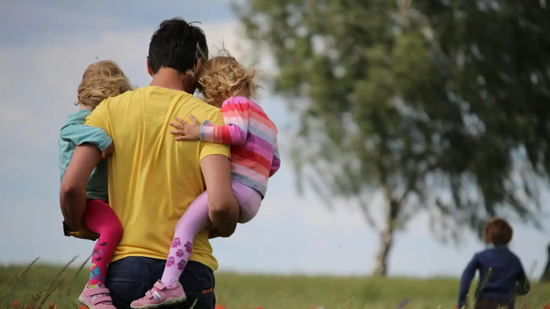 Test: ¿Eres un "padre helicóptero"? Descubre si estás sobreprotegiendo a tus hijos